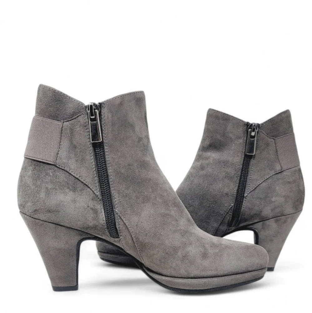 Pas de Rouge Italian Grey Suede Ankle Boots 648